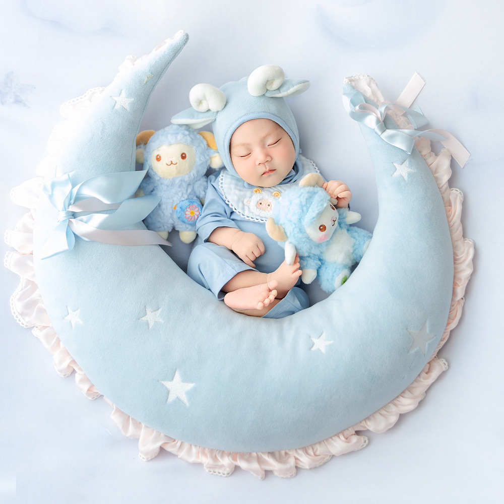 Infant Photography Props Outfit - ชุดอุปกรณ์ถ่ายภาพทารกแรกเกิดรูปแกะน่ารัก หมอนรองรูปพระจันทร์ ชุดหมวกแกะ ชุดถ่ายภาพสำหรับทารก อุปกรณ์เสริมสำหรับการถ่ายภาพในสตูดิโอ